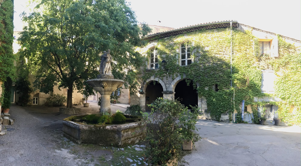 Saignon Village